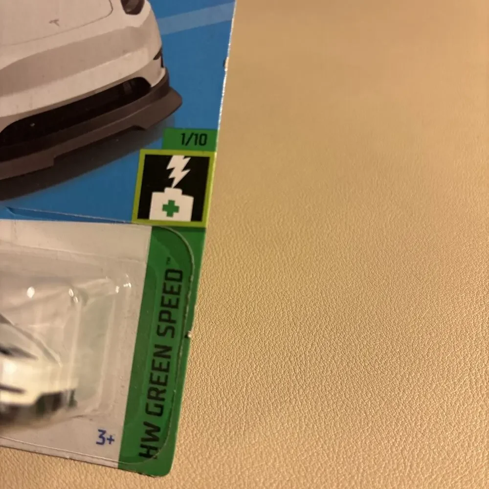 Hot Wheels Tesla Model Y 37/250 White - Picture 3 of 7